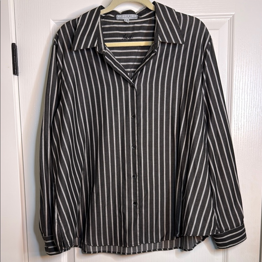 Black and White Striped Womrn’s Shirt